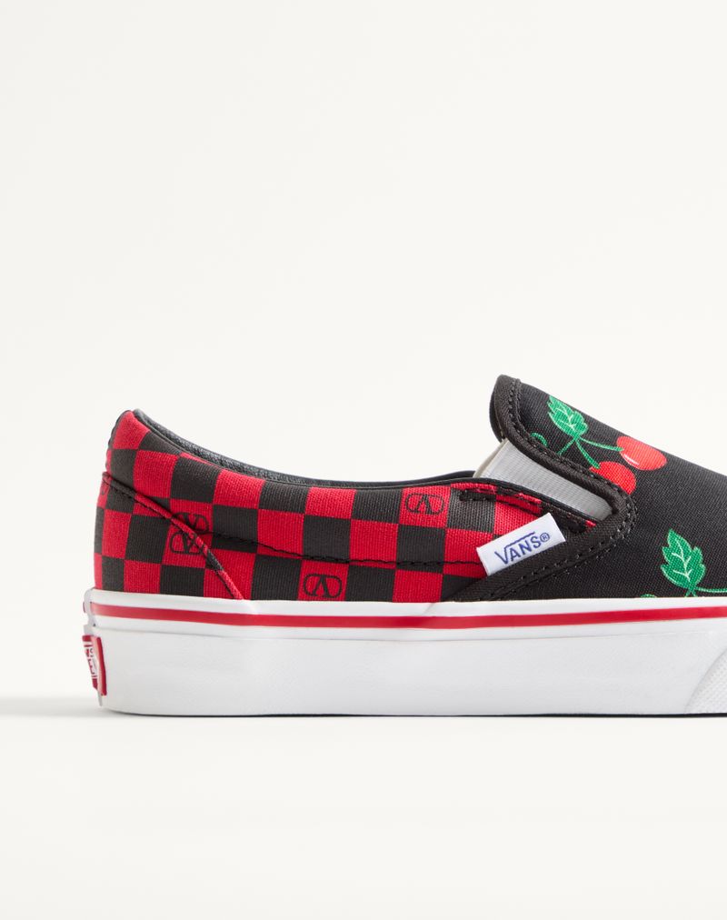 Tênis Slip-On Valentino Garavani e Vans em tecido com estampa Maxi Cherryfic e estampa xadrez VLogo.
