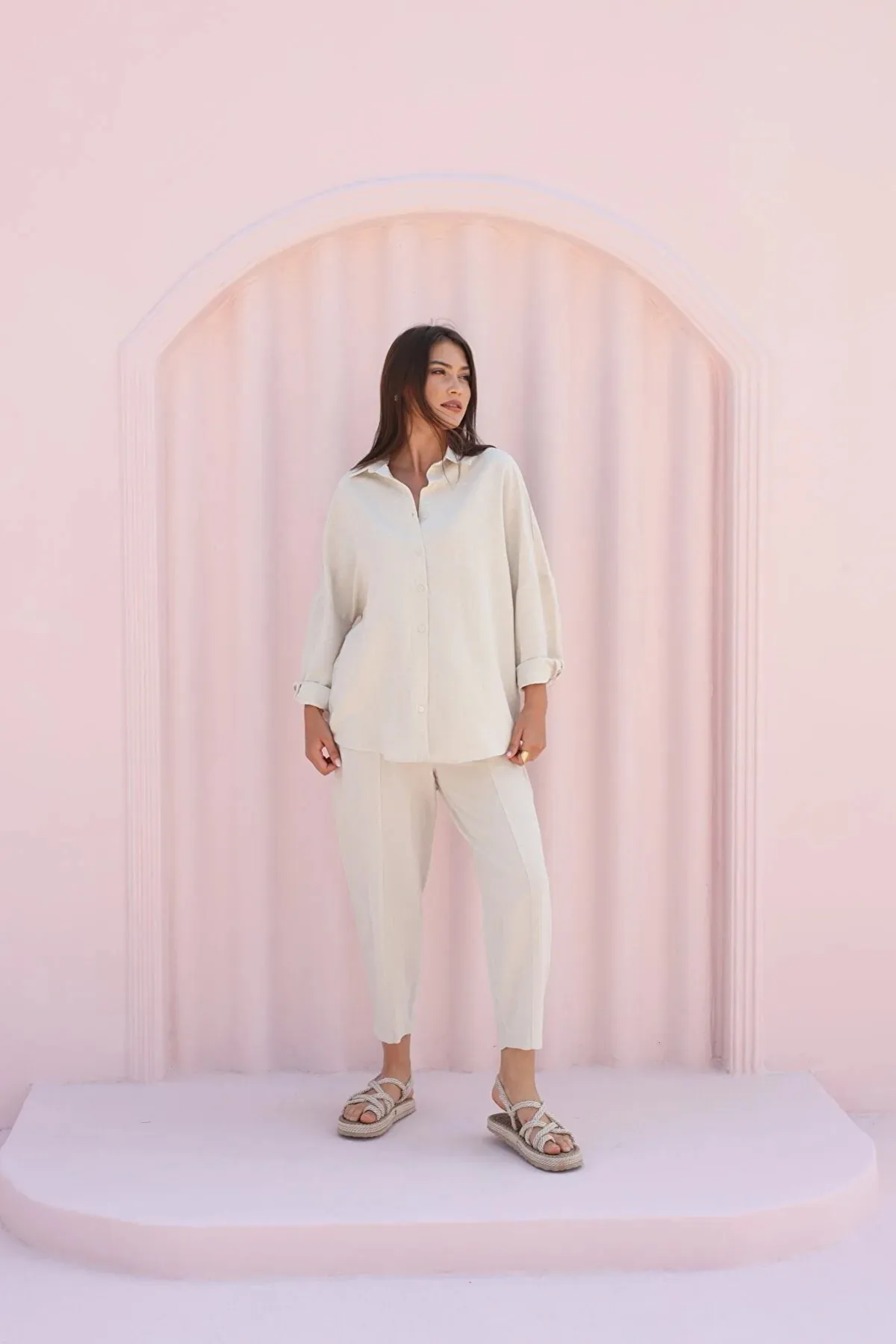 Laluvia  Steinfarbenes Leinenhemd, Shalwar-Hose, Oberteil und Unterteil im Set