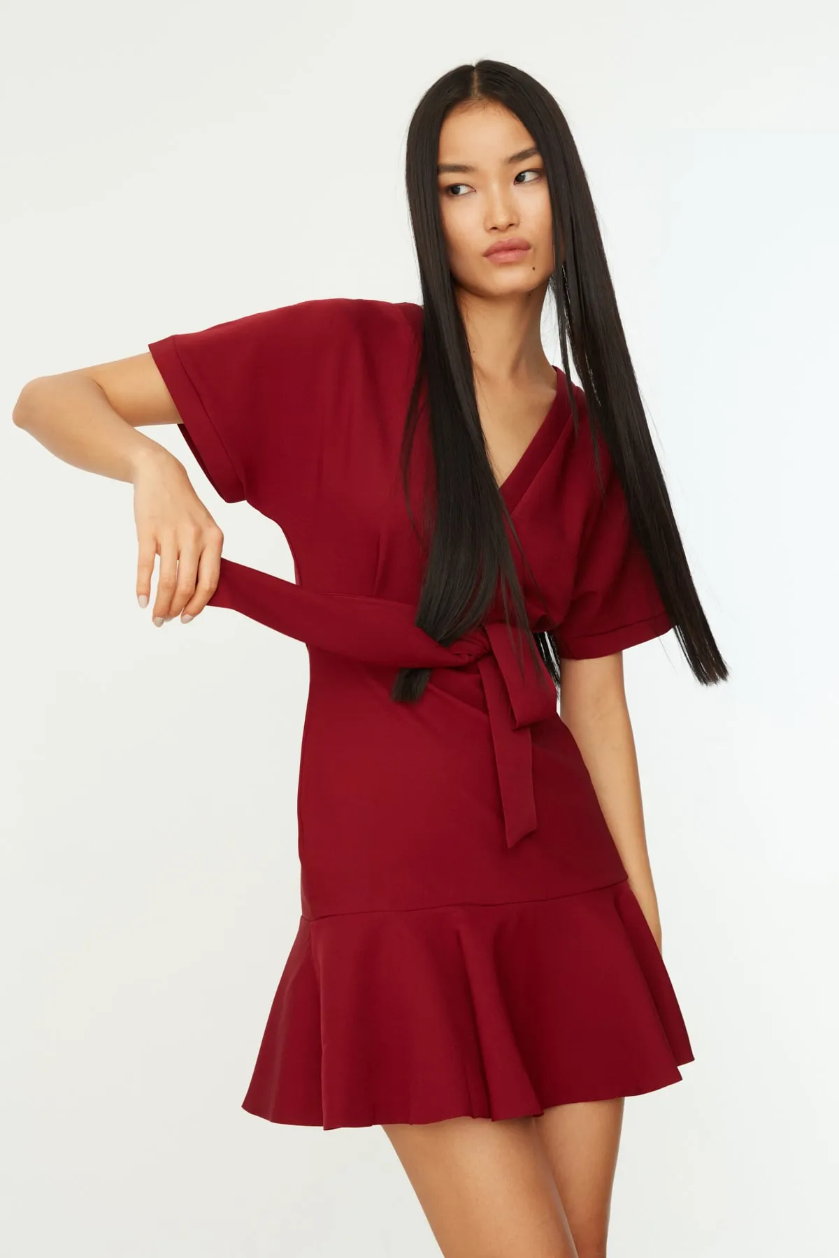 Trendyol Collection  Burgunderfarbenes Webkleid mit Gürtel TWOSS20EL0944