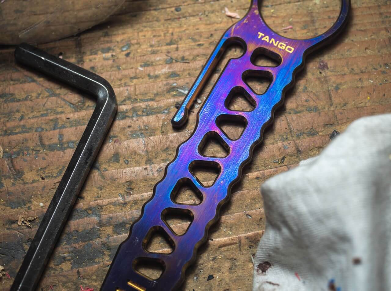 Tango Bar Titanium