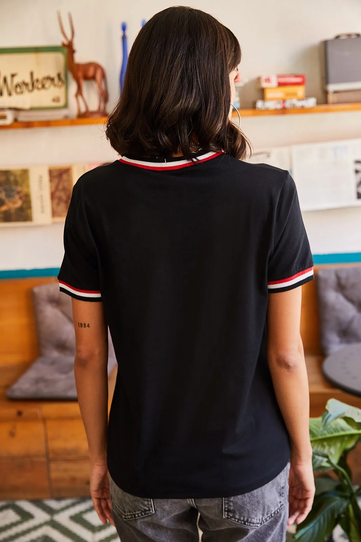 Olalook  Schwarzes Damen-T-Shirt mit Ärmeln und Kragen TSH-19000562