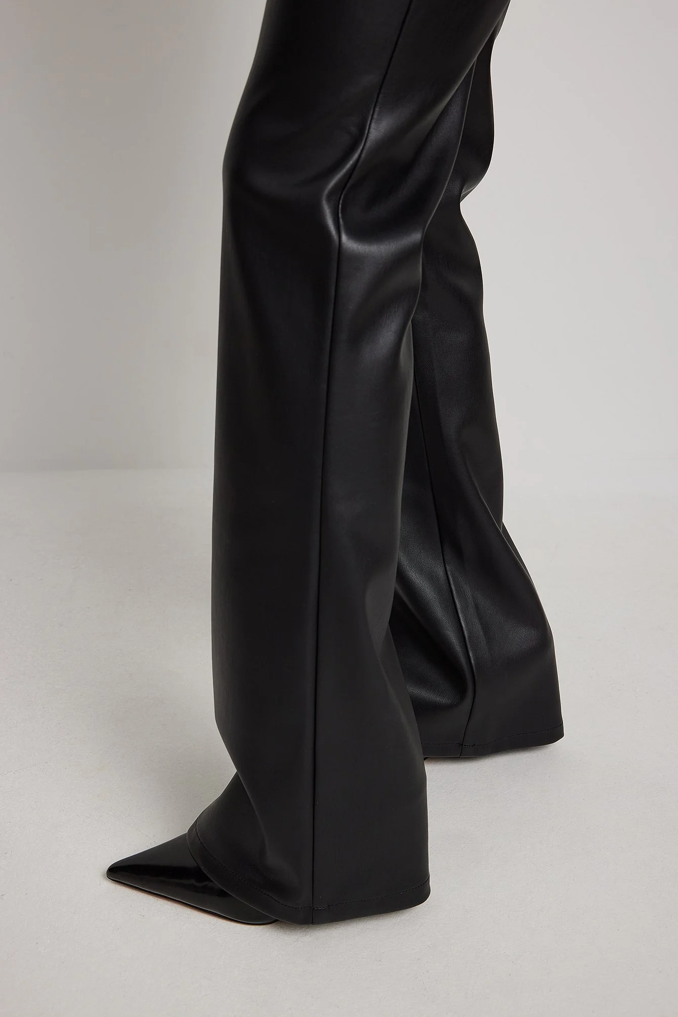 Ausgestellte PU-Leggings