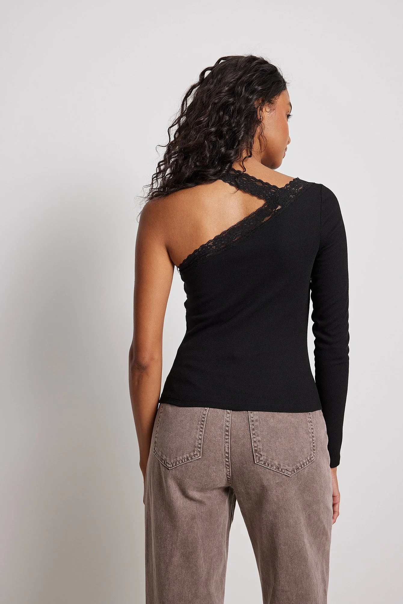 Asymmetrisches Spitzentop