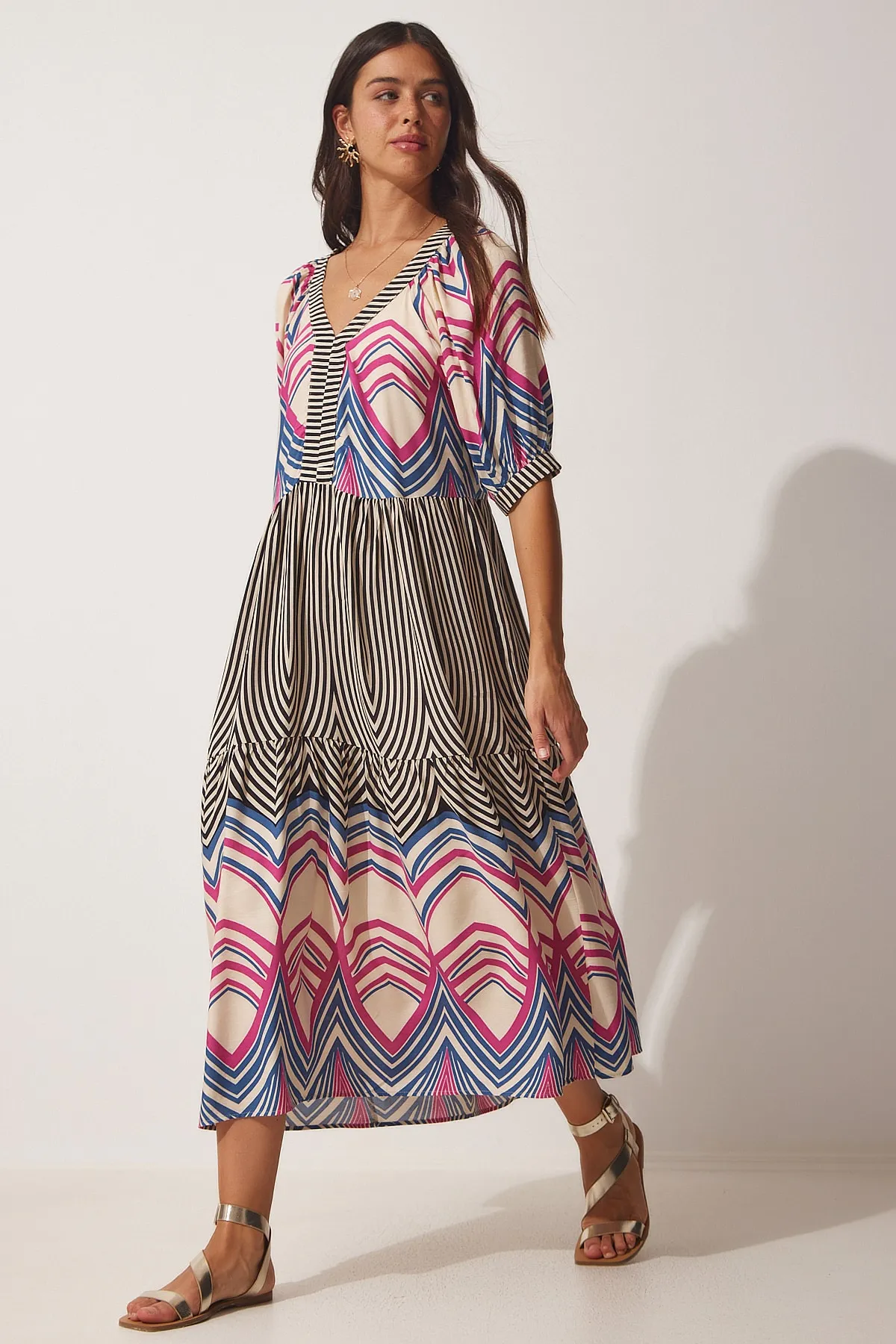 Happiness İstanbul  Rosa-schwarz gemustertes Sommer-Viskosekleid mit V-Ausschnitt für Damen DD01215