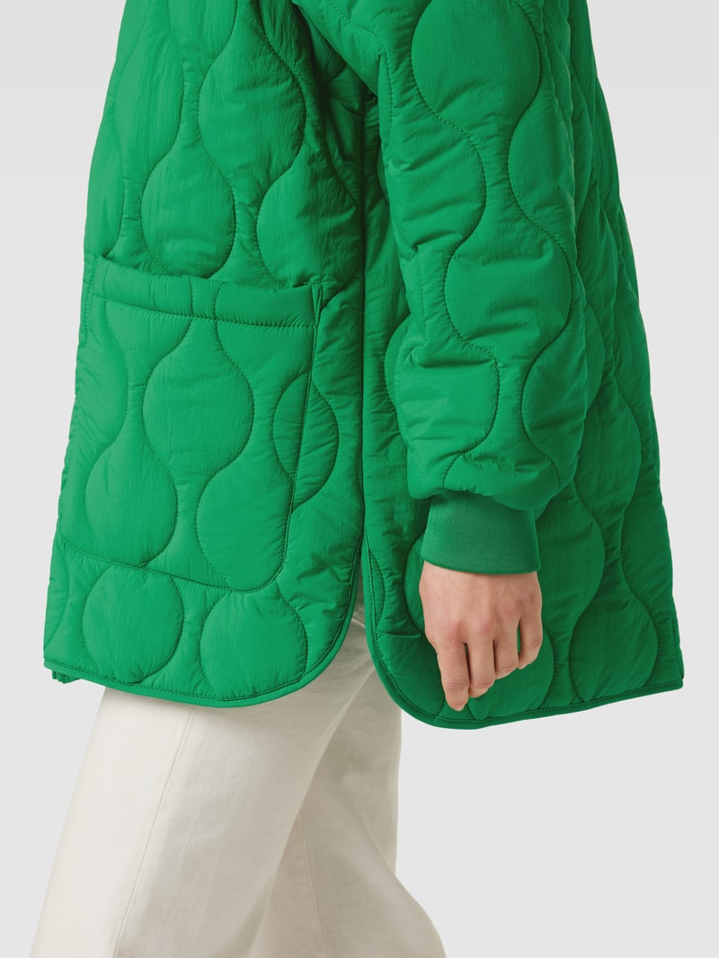 Steppjacke mit Strukturmuster in grasgrün