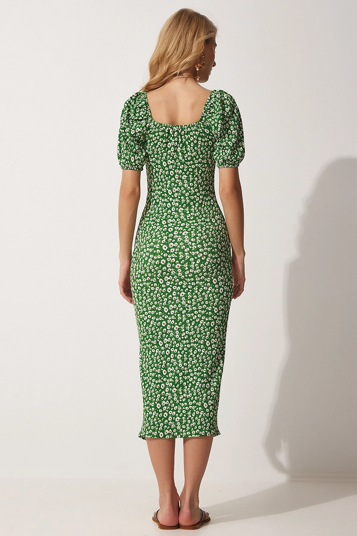 Happiness İstanbul  Grünes Sommer-Strickkleid mit Carmenkragen und Schlitz für Damen FF00113
