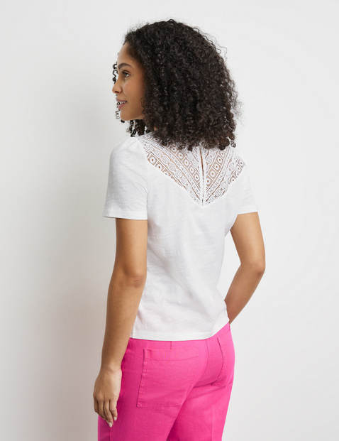 Kurzarmshirt mit zarter Spitze