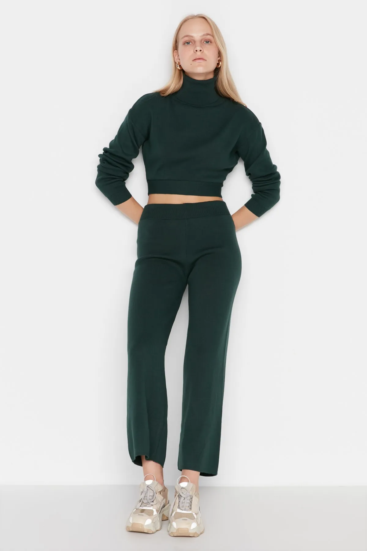 Trendyol Collection  Smaragdgrünes Strickoberteil- und -unterteil-Set mit Krawatte und Hose TWOAW21AU0093