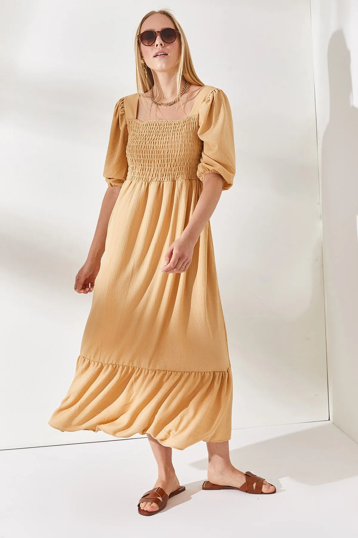 Olalook  Beigefarbenes Robe-Kleid für Damen, lässiges Midi-Kleid ELB-19001877
