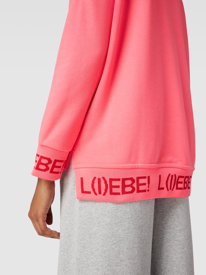 Sweatshirt mit Ziersteinbesatz Modell 'L(I)EBE!' in pink