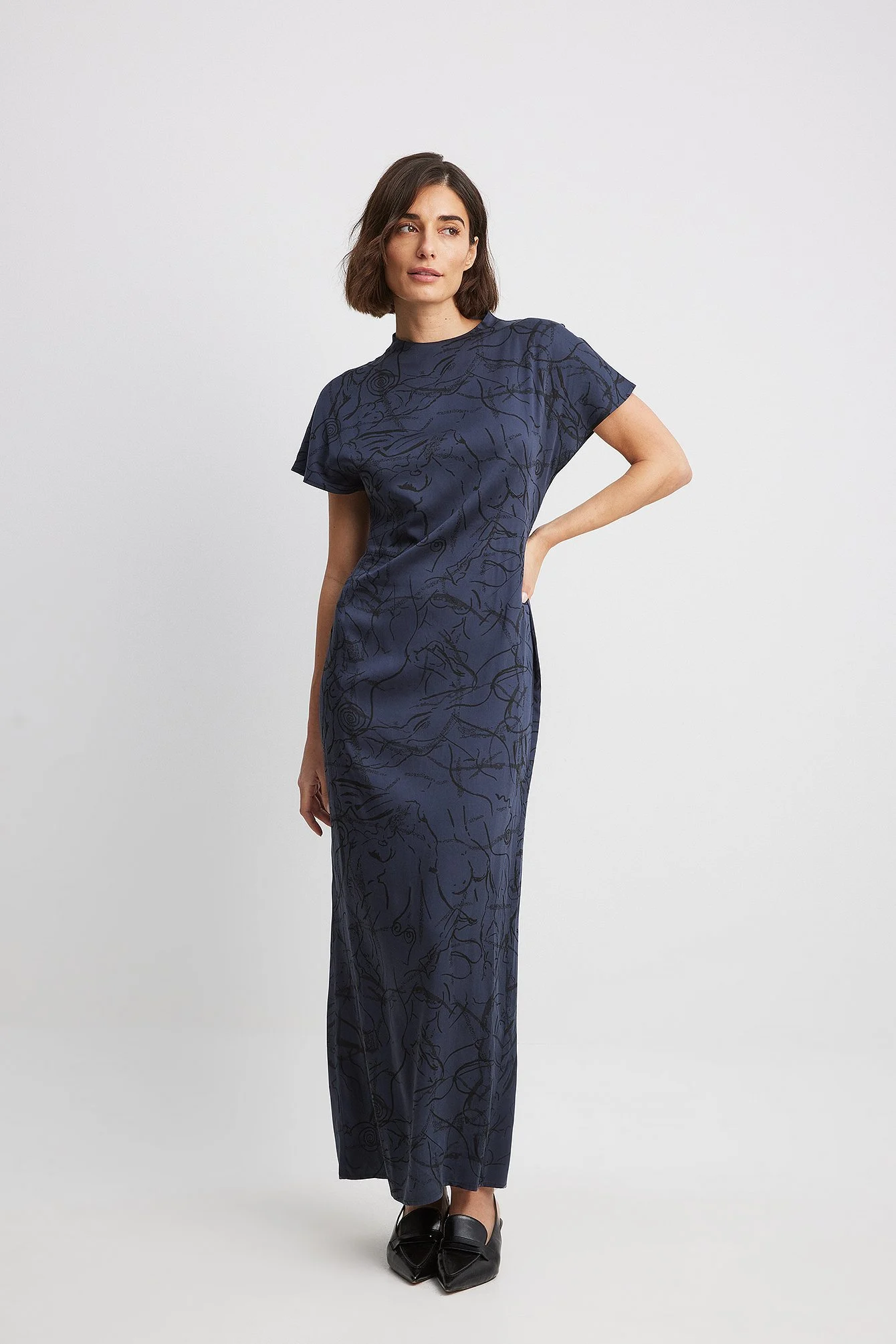 Maxikleid mit Taillendetail