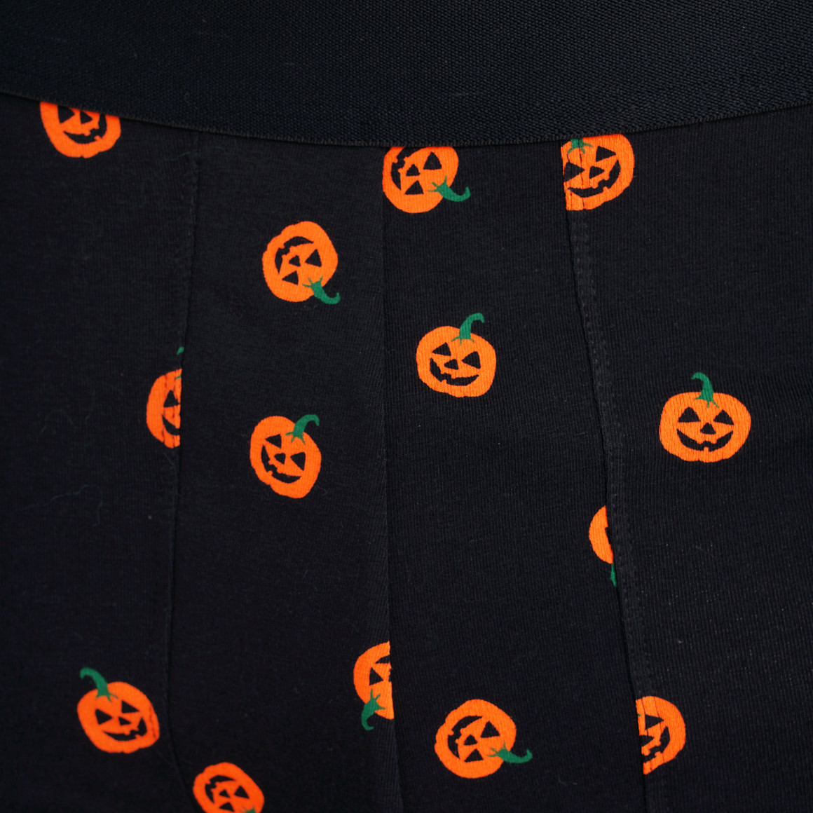Herren Retroshorts im Halloween-Design