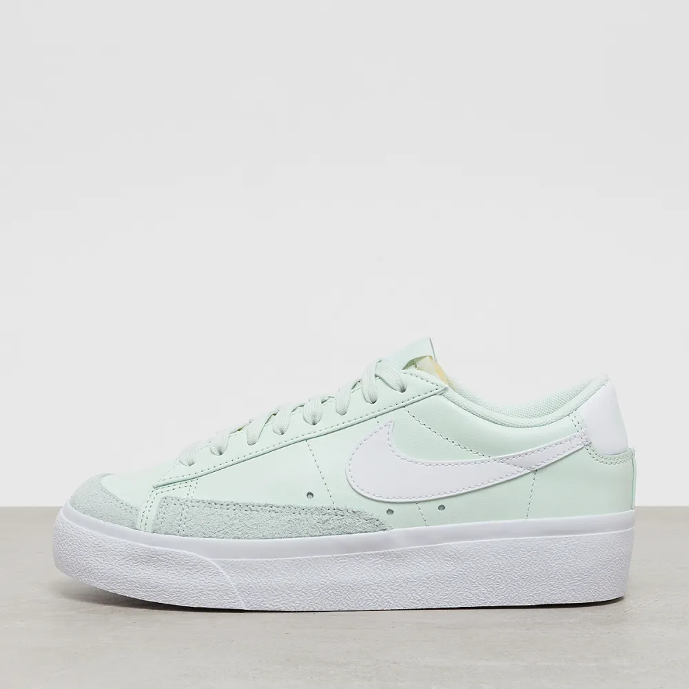 Nike Blazer Low Platform DJ0292-300 / grün