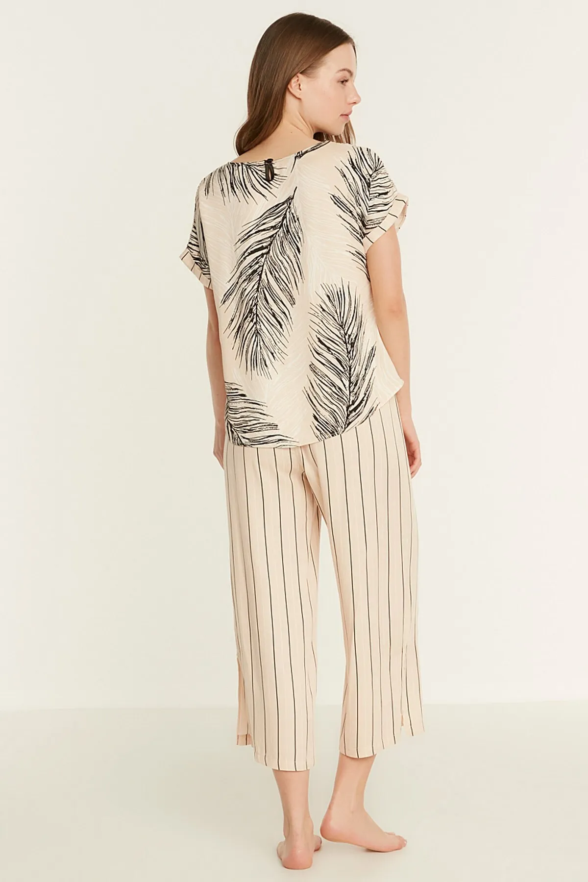 C&City  Gemustertes Kurzarm-Pyjama-Set aus Viskose 9081 Creme