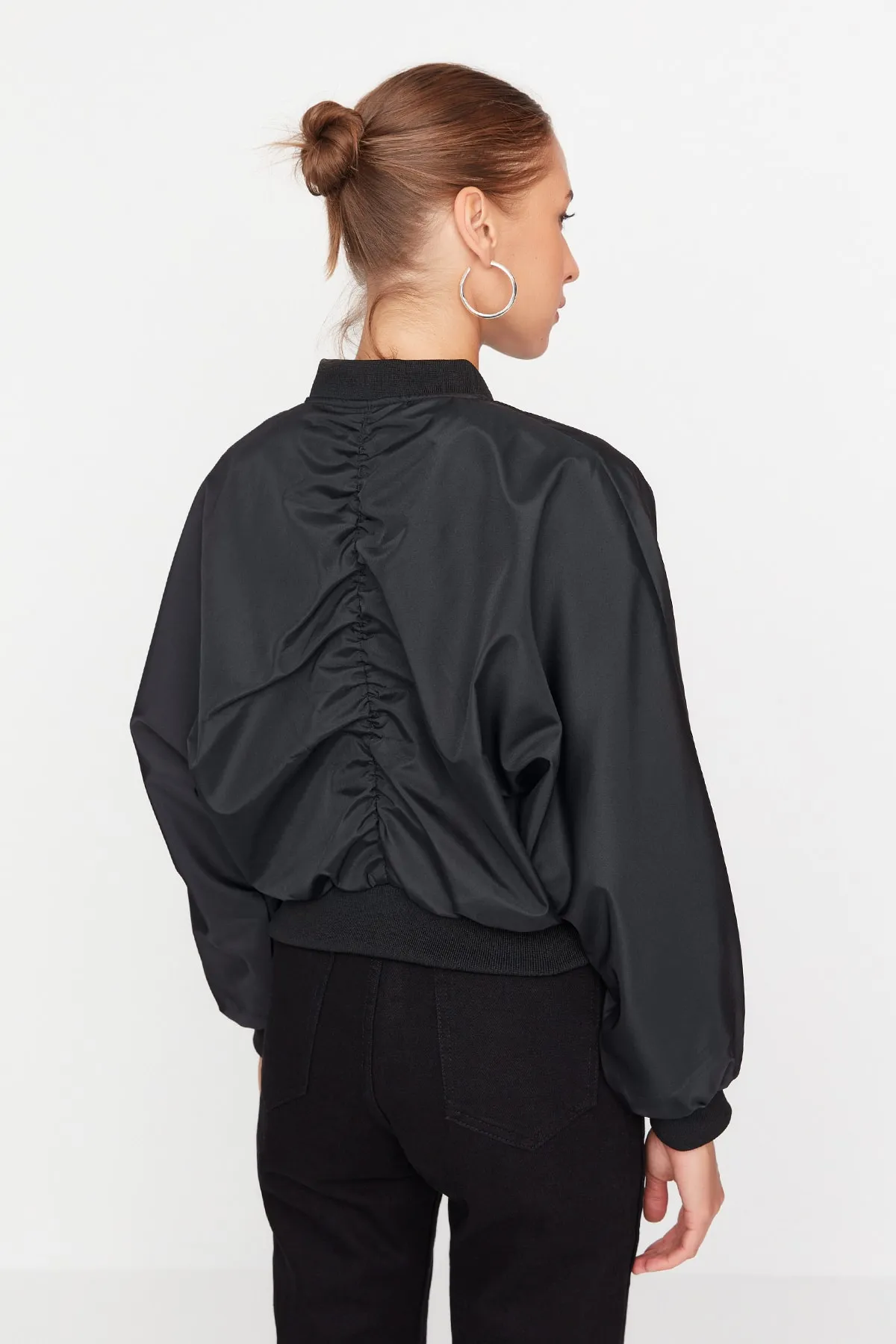 Trendyol Collection  Schwarzer, wasserdichter Bombermantel mit Raffung-Details TWOSS22MO0099