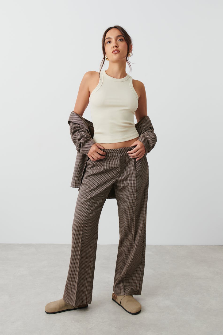 Low waist trousers