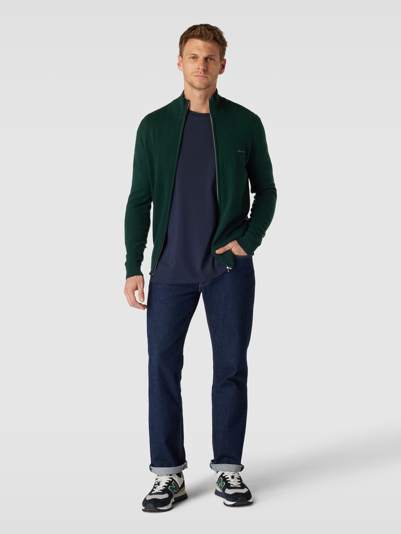 Strickjacke aus Lammwoll-Mix mit Stehkragen und Label-Stitching in dunkelgrün