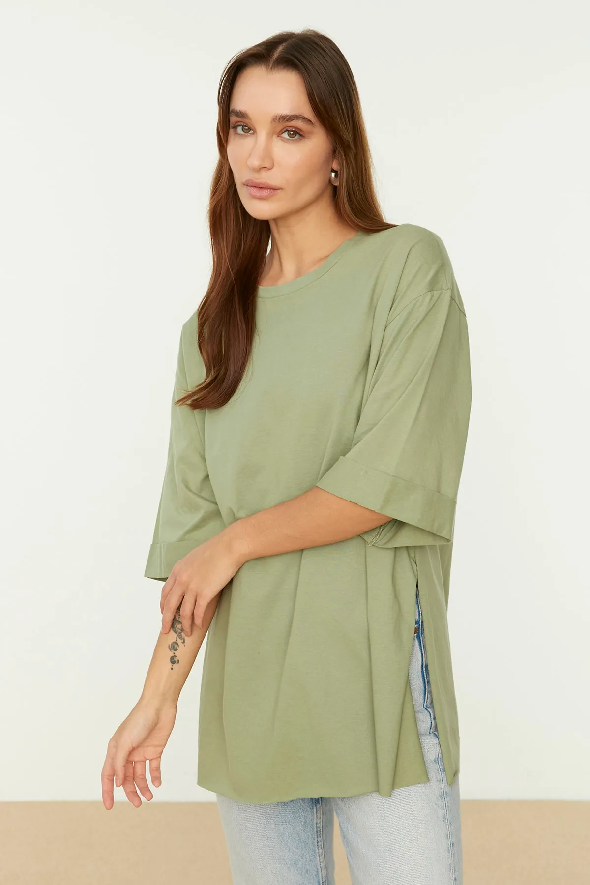 Trendyol Collection  Mintfarbenes, weit geschnittenes, asymmetrisches Boyfriend-Strick-T-Shirt mit zwei Ärmeln TWOSS20TS0828