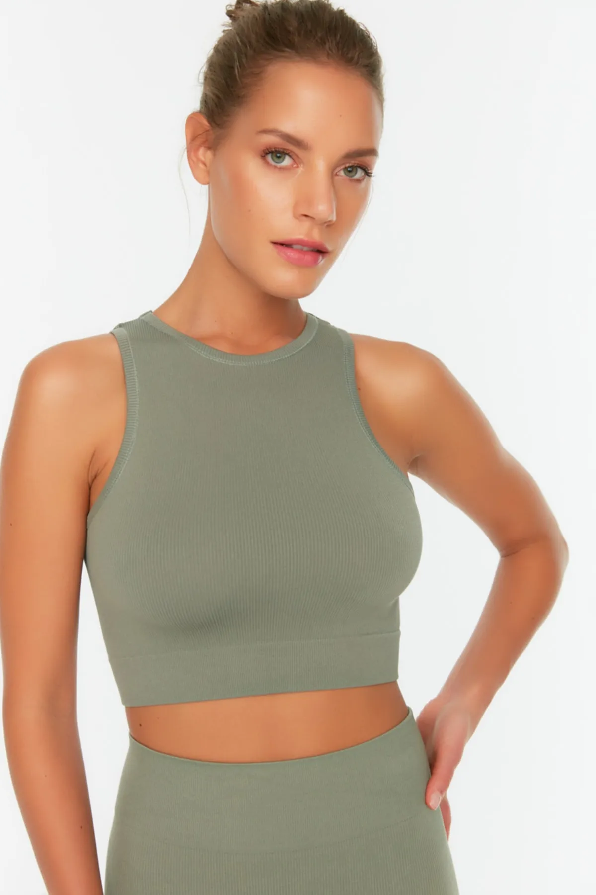 Trendyol Collection  Khakifarbener, nahtloser/nahtloser, leicht stützender/formender gestrickter Sport-BH TWOSS21SS0024