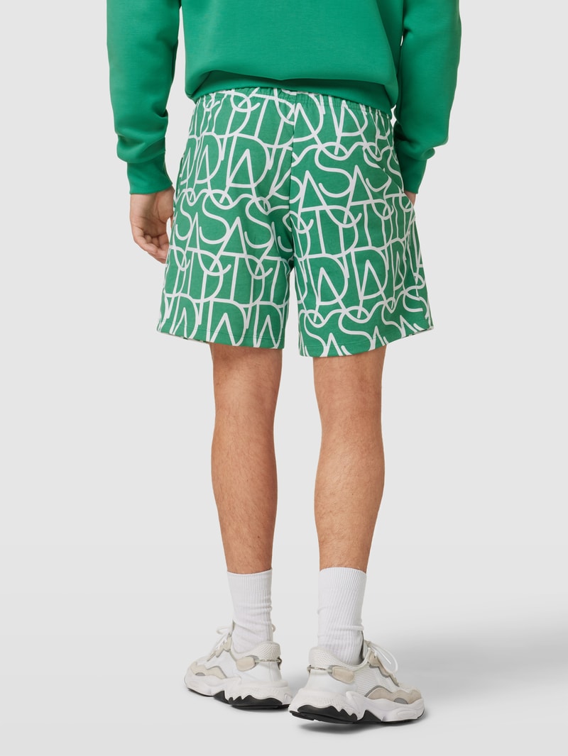 Sweatshorts mit Allover-Logo in hellgrün