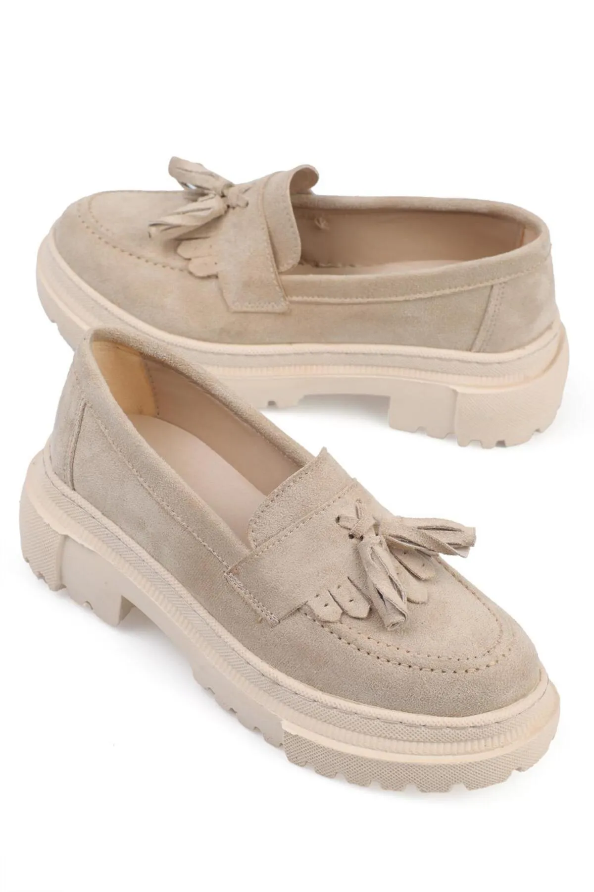 Capone Outfitters  Capone Damen-Loafer aus Wildleder mit ovaler Zehenpartie und Trak-Sohle in Beige