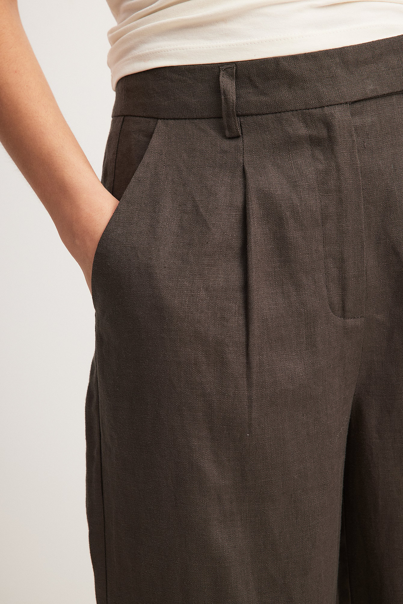 Leinenhose mit weiten Beinen