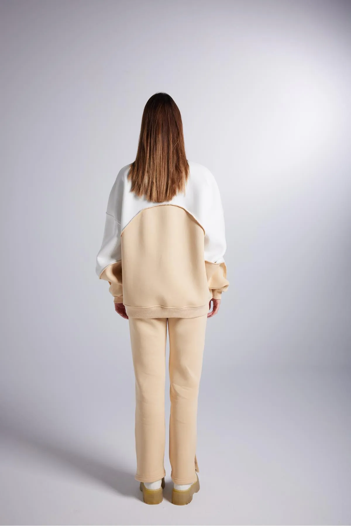 HOLLY LOLLY  Erhöhter 3-Faden-Stoff mit Druckknopfverschluss, elastisch, gerader Schnitt, Nola-Jogginghose, Beige