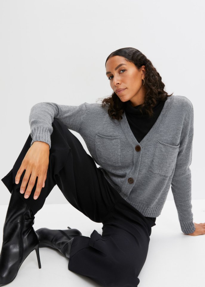 Verkürzte Strickjacke mit großen Taschen