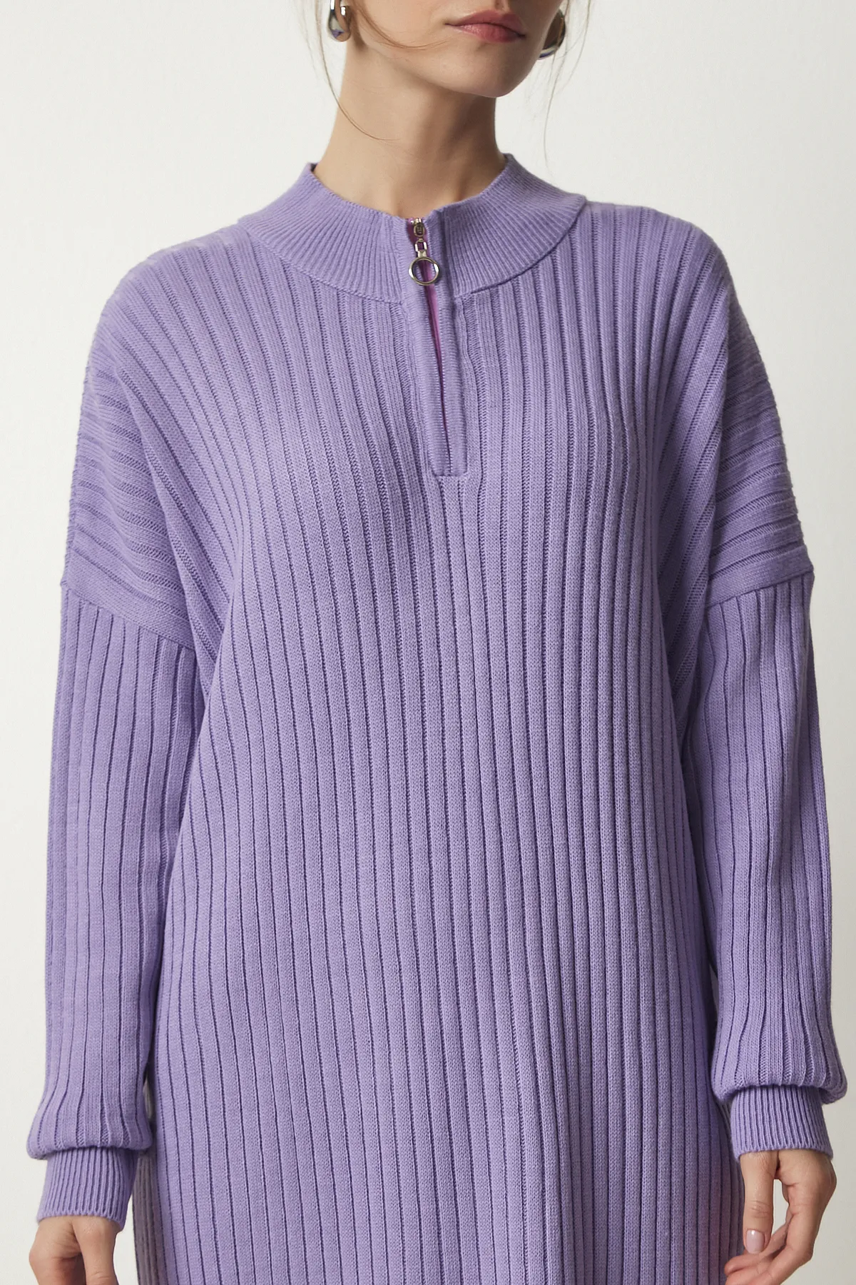 Happiness İstanbul  Geripptes Oversize-Strickkleid für Damen in Lila DD01251