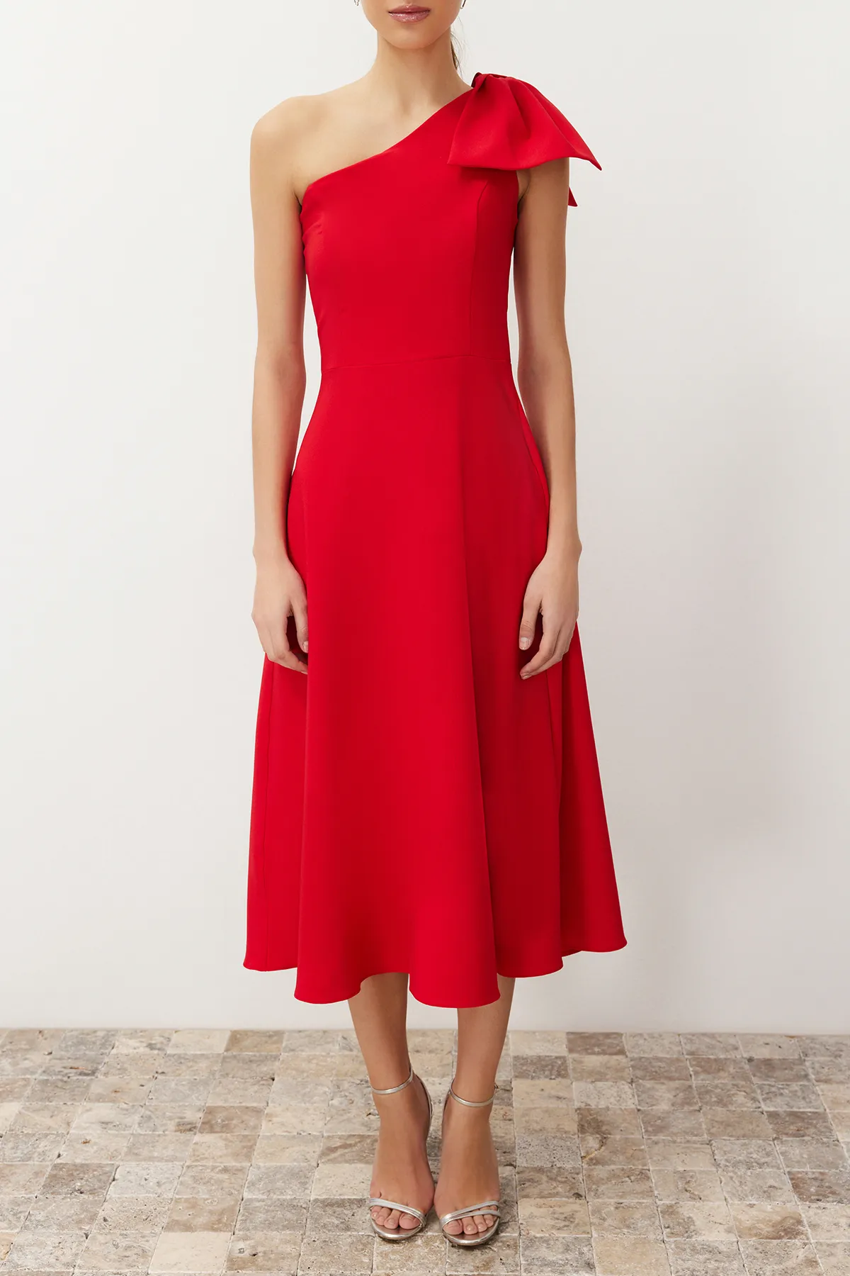 Trendyol Collection  Stilvolles rotes Abendkleid mit Schleifendetail