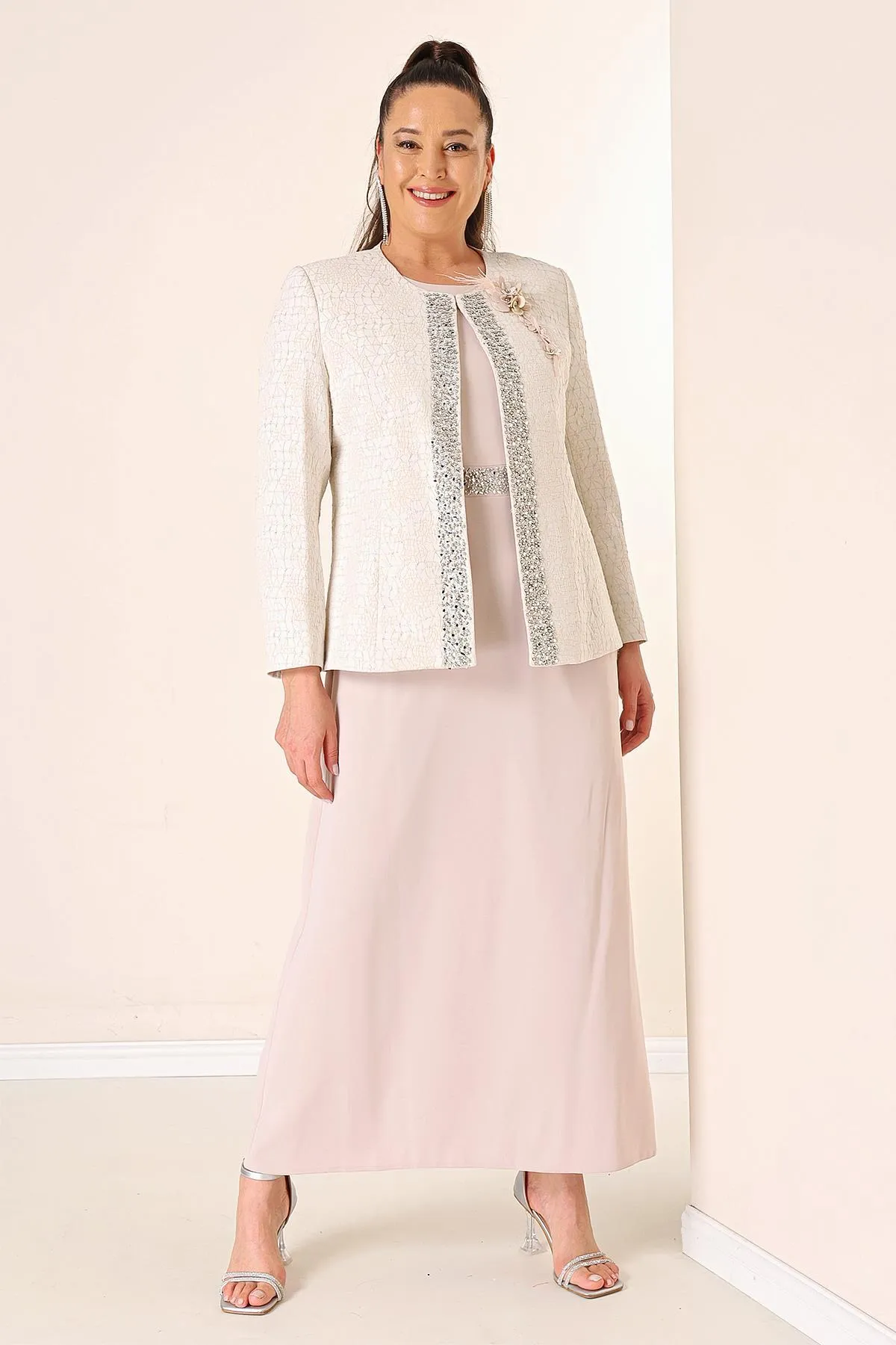 By Saygı  Ärmelloses langes Crêpe-Kleid mit Perlenbesatz in der Taille, Jacquard-Jacke mit Perlenmuster vorne und Futter in Übergröße, 2-teilig