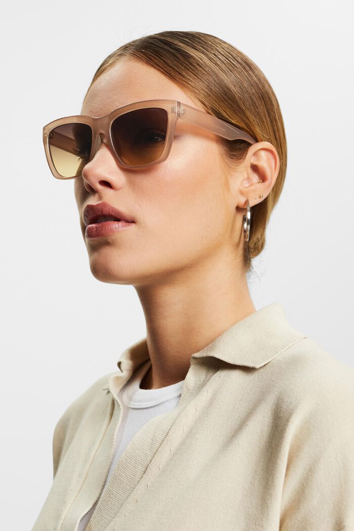 Sonnenbrille mit breiter Fassung