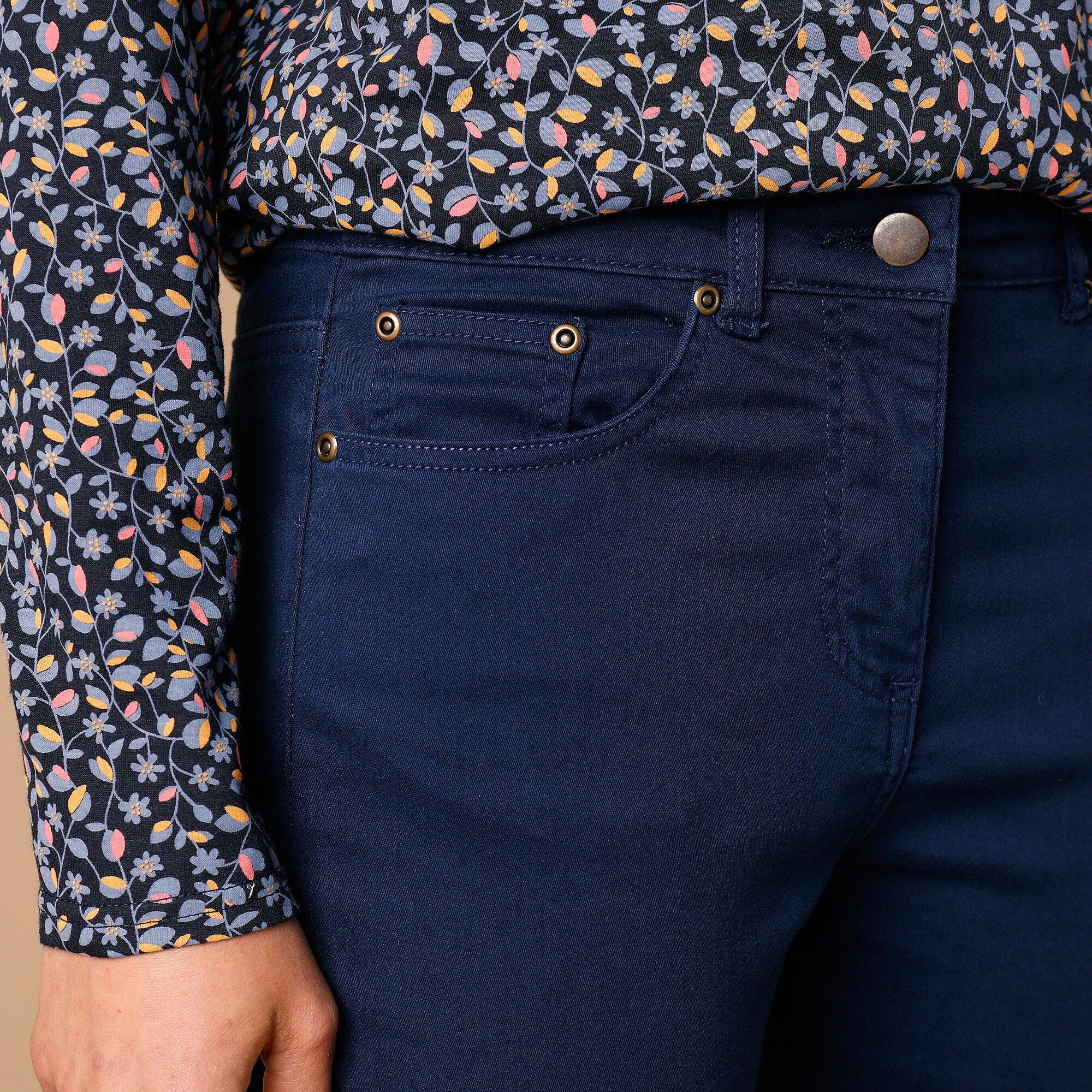 Pantalon 7/8ème fuselé stretch uni
