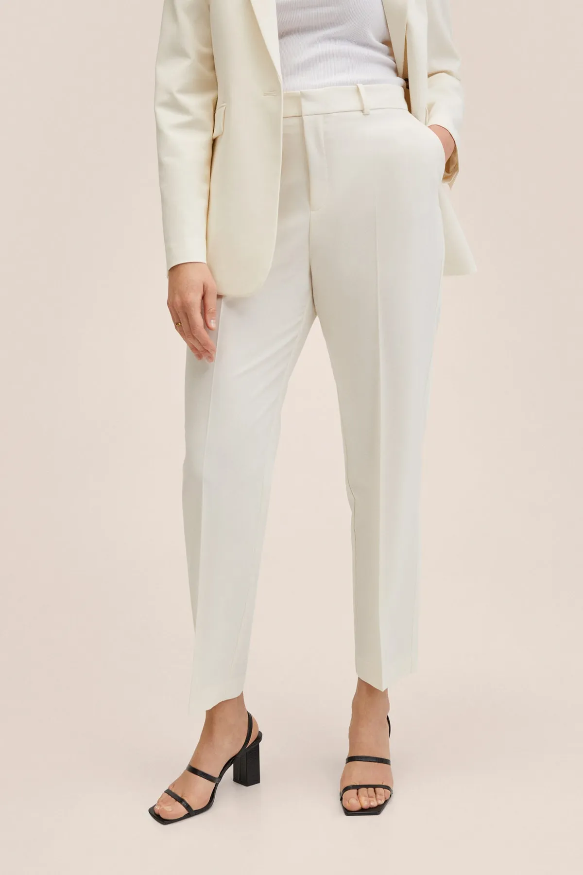 MANGO  Ecrufarbene Damenhose 27053263