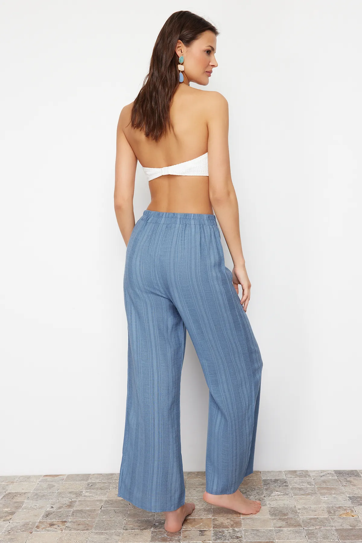 Trendyol Collection  Blaue gewebte Schlitzhose TBESS24PL00016