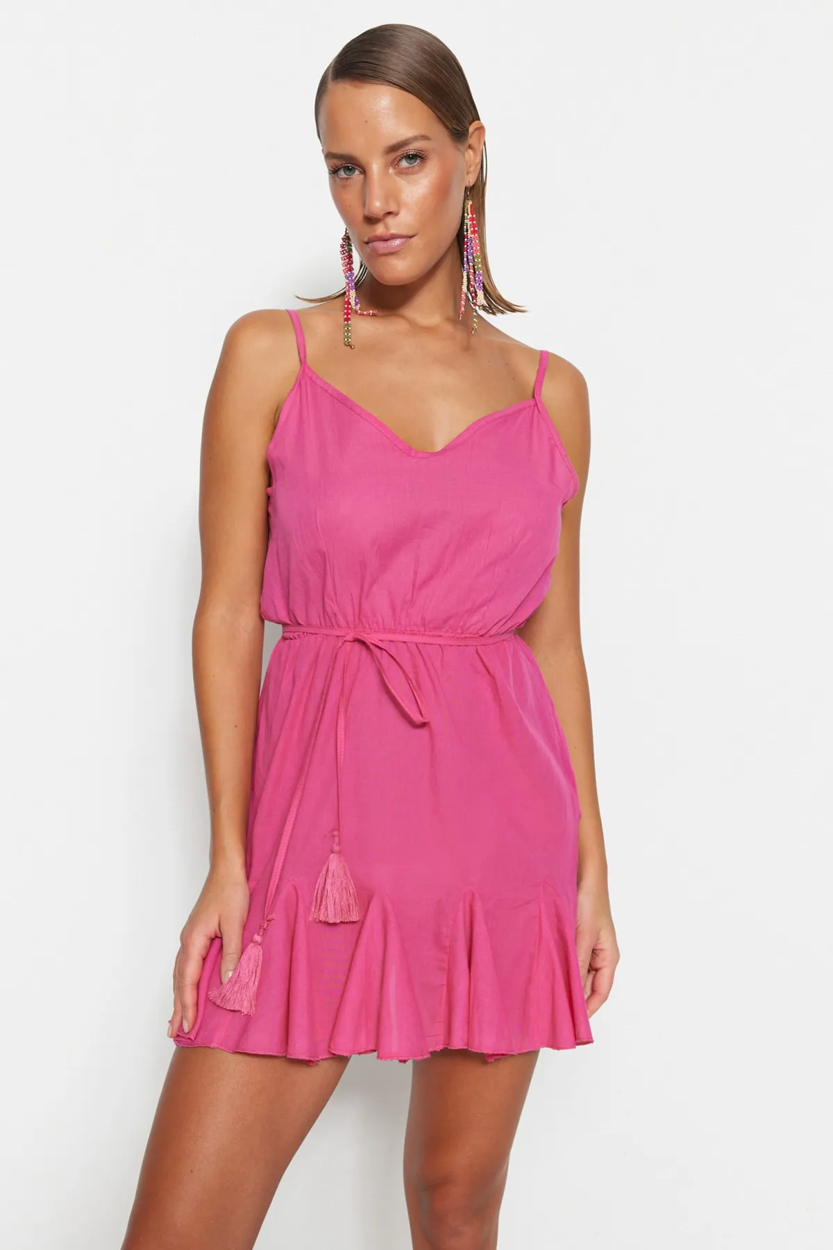 Trendyol Collection  Fuchsiafarbenes, gewebtes Mini-Strandkleid aus 100 % Baumwolle mit Gürtel TBESS21EL3302