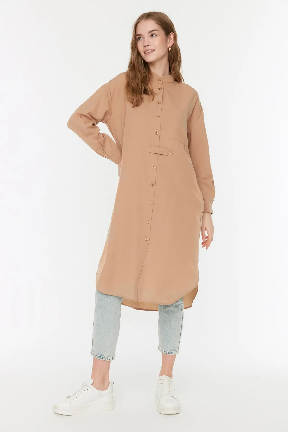 Trendyol Modest  Nerzfarbenes, hochwertiges, lang gewebtes Hemd mit Kragen und Tasche, TCTSS21TN0158