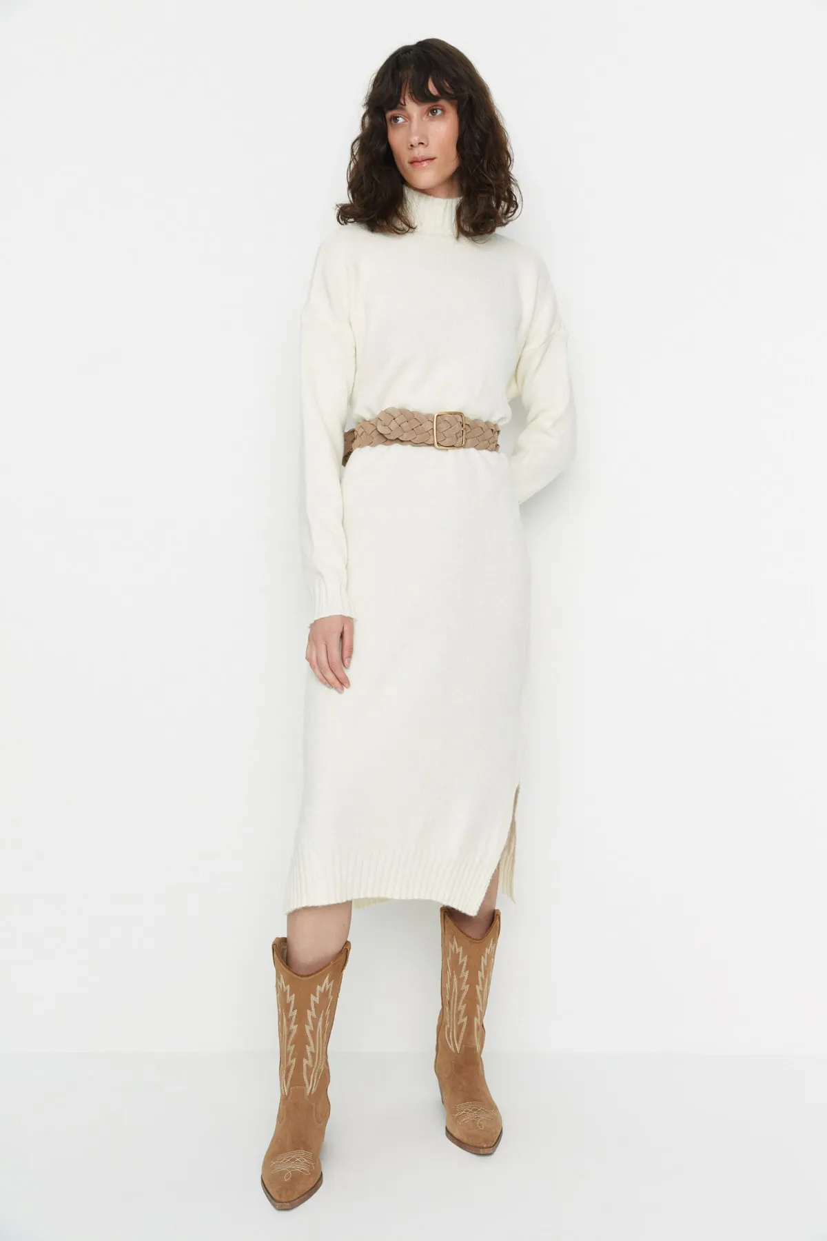Trendyol Collection  Stone Wide Fit Midi-Strickkleid mit weicher Struktur und hohem Kragen TWOAW23EL0005