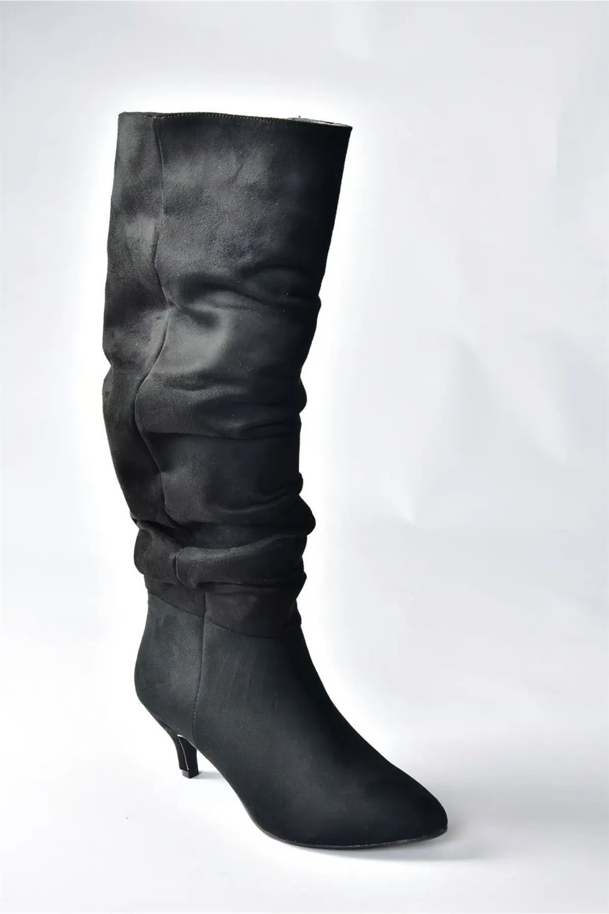 Fox Shoes  Geraffte Damenstiefel aus schwarzem Wildleder mit niedrigem Absatz N372665102
