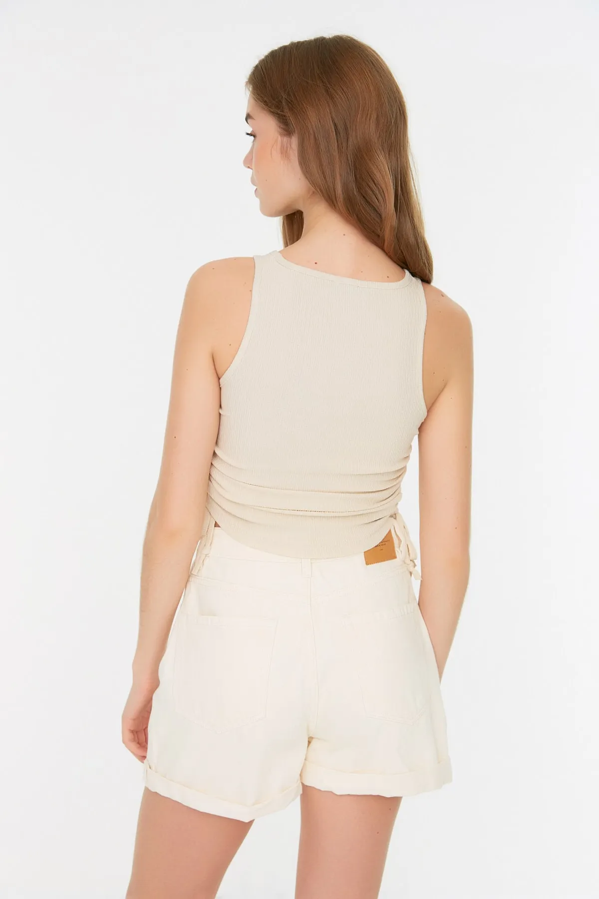 Trendyol Collection  Kurz gestrickte Bluse aus knitterigem Stoff mit Stone Gathering-Details THMSS22BZ1016