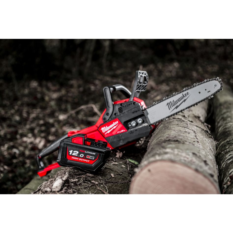 Motosierra Milwaukee 4933499219 M18 FCHSC-122 FUEL™ con cadena de 30 cm, 18 V, 2 baterías de 12 Ah.
