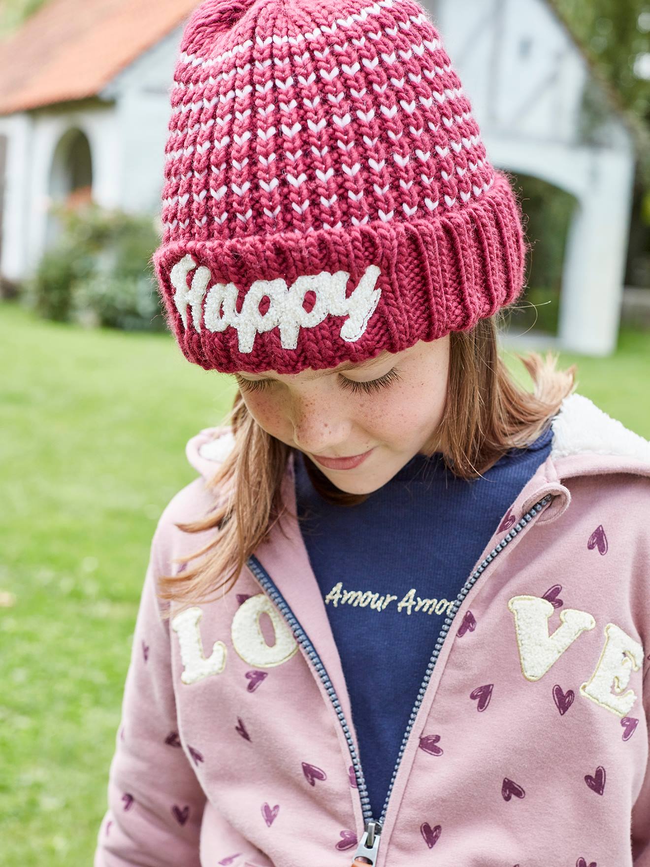 Bonnet fille en maille jacquard et pompon en fausse fourrure framboise