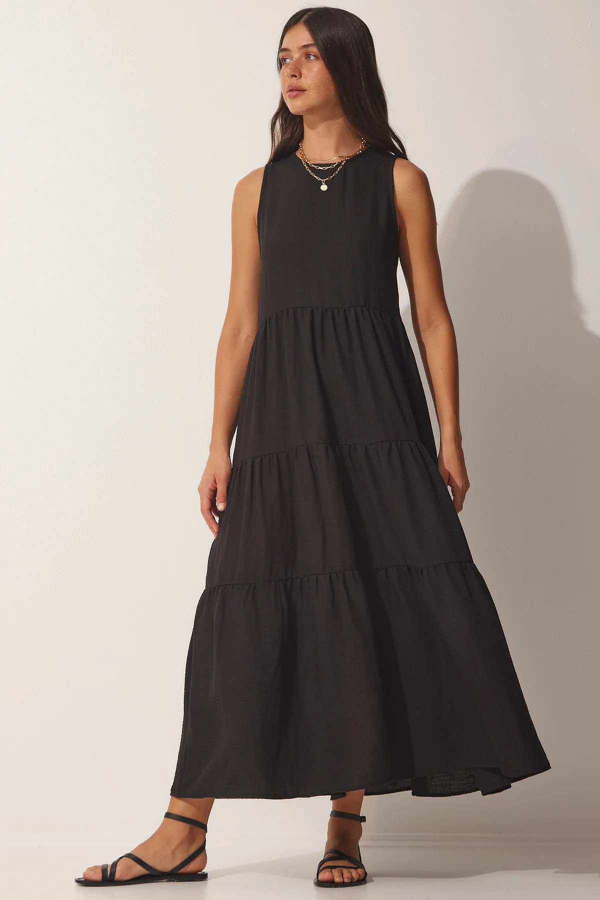Happiness İstanbul  Schwarzes, ärmelloses Strickkleid mit Volant für Damen UB00129