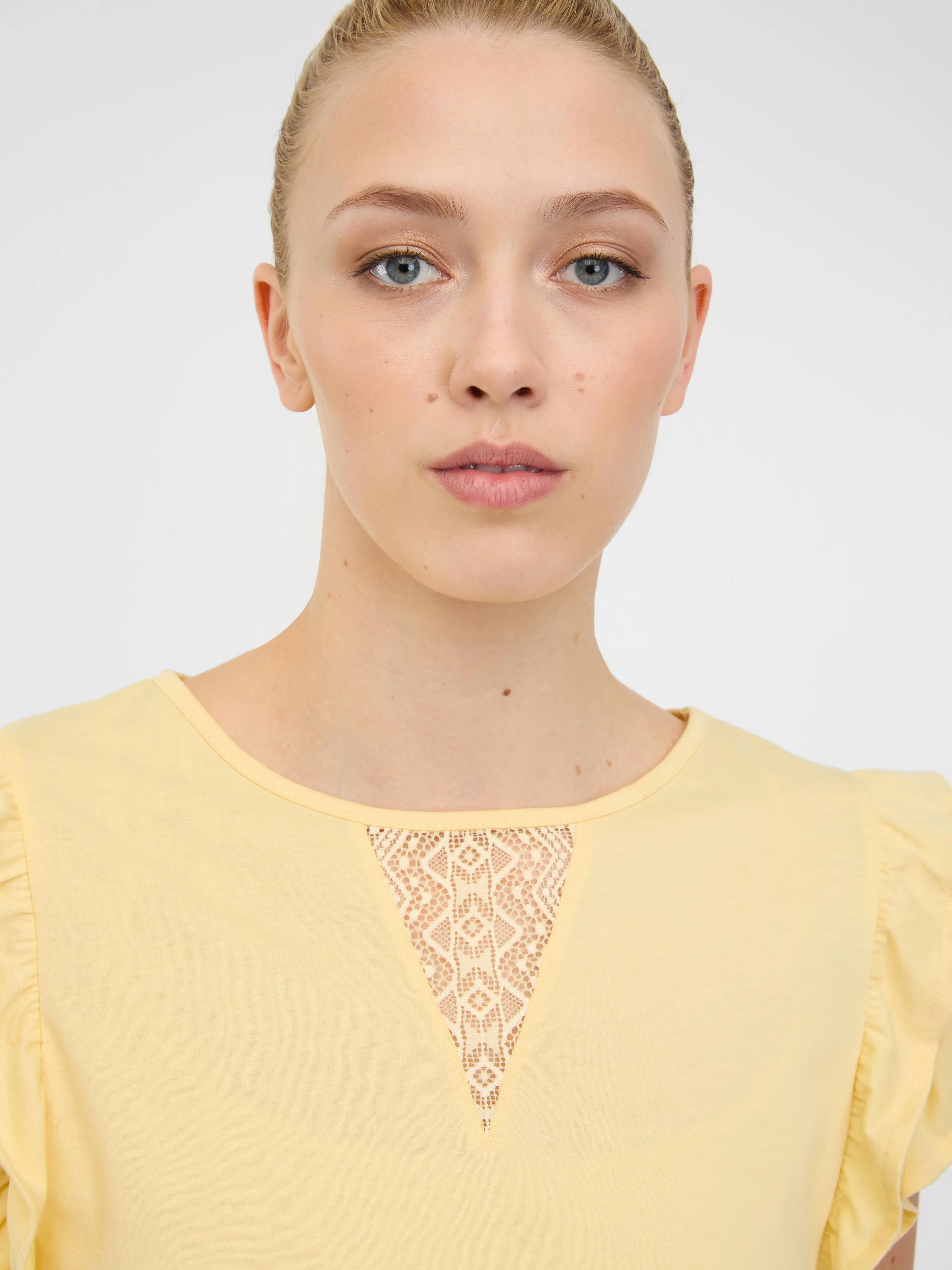Gelbes Damen-T-Shirt mit karierten Ärmeln ORSAY