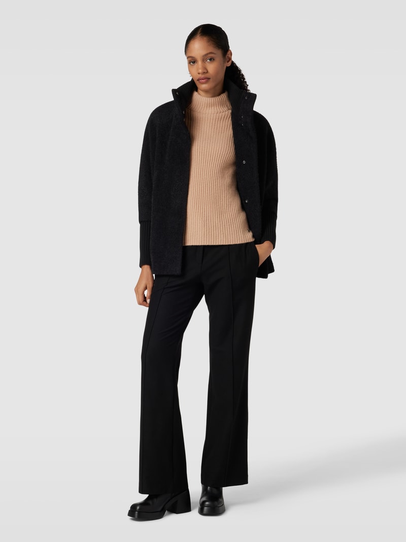 Strickjacke mit Druckknopfverschluss in schwarz