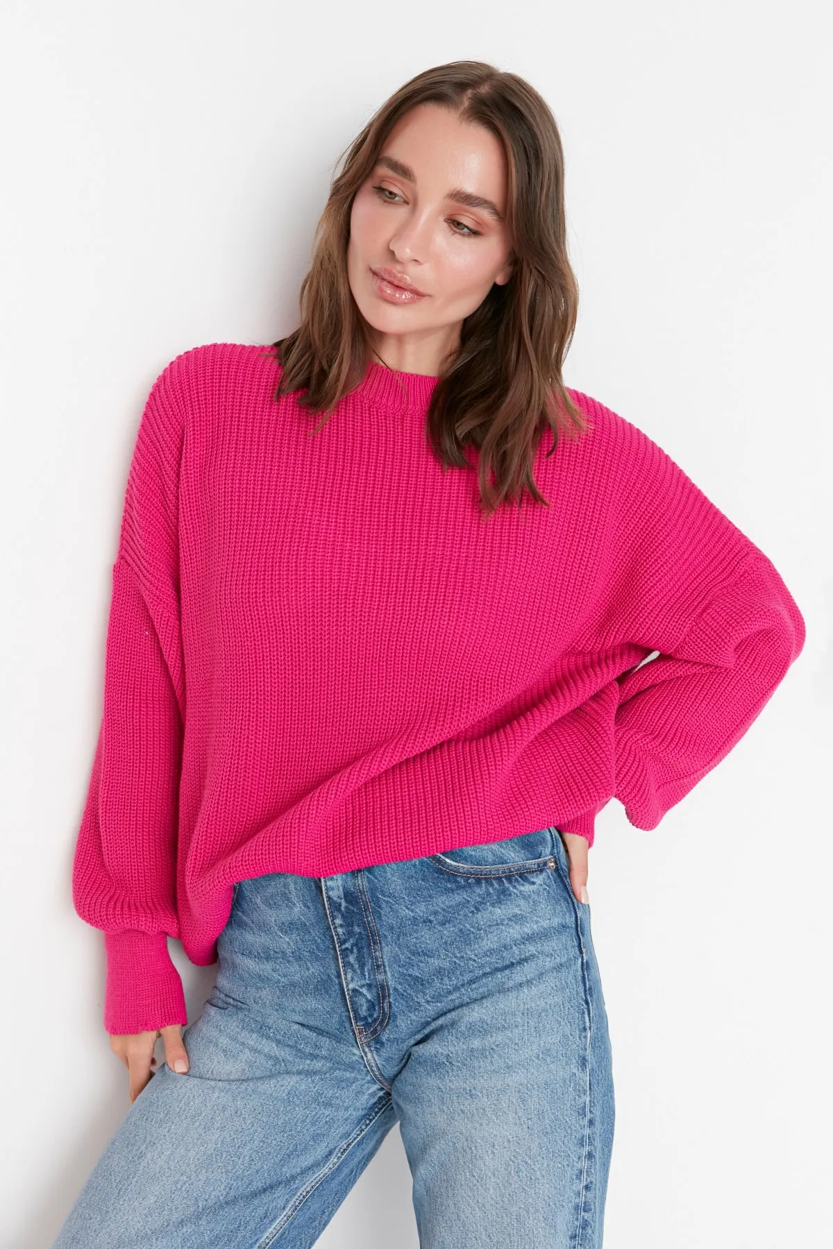 Trendyol Collection  Fuchsiafarbener Strickpullover mit Rundhalsausschnitt und weiter Passform TWOAW23KZ01448