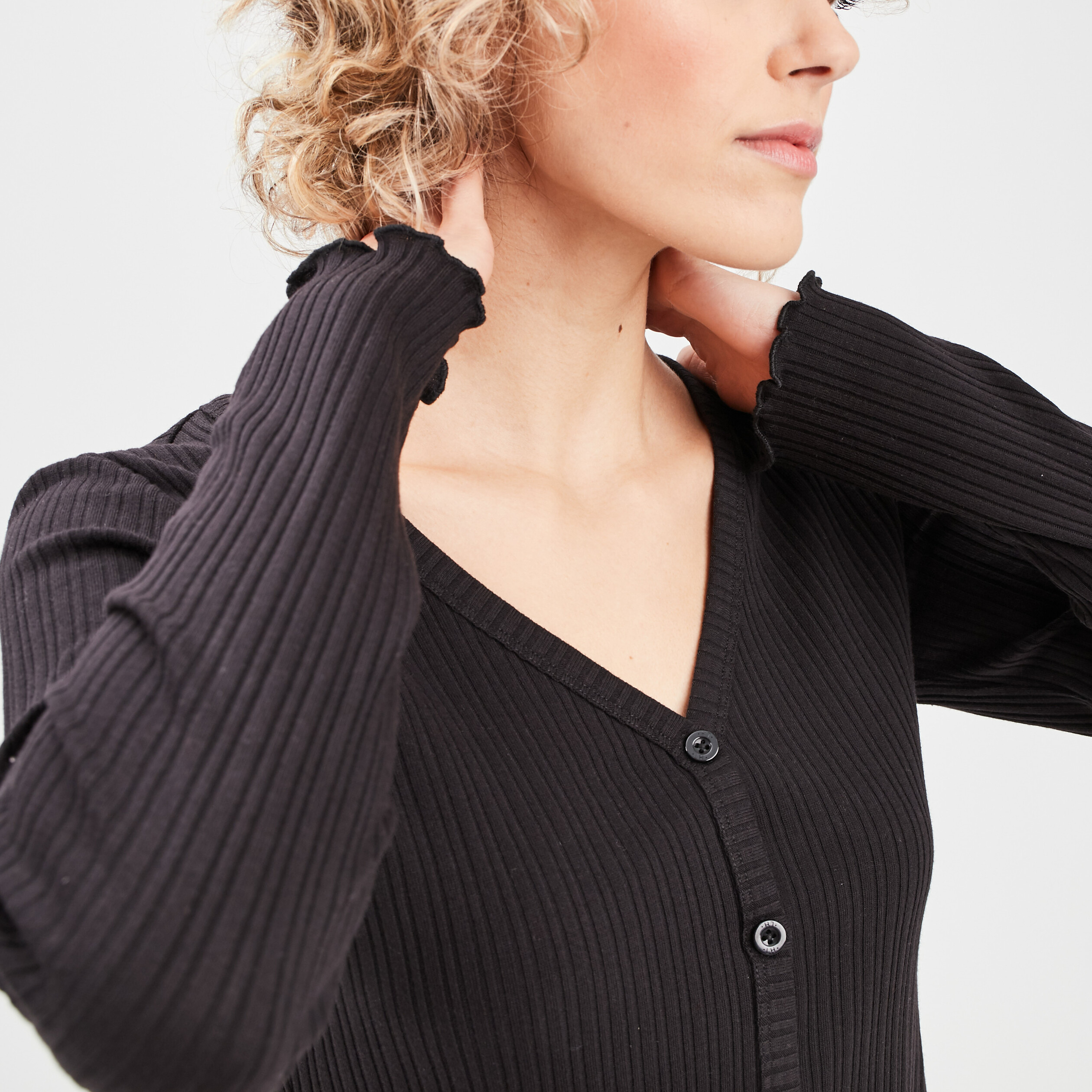 T-shirt cropped boutonné manches longues noir femme | La Halle