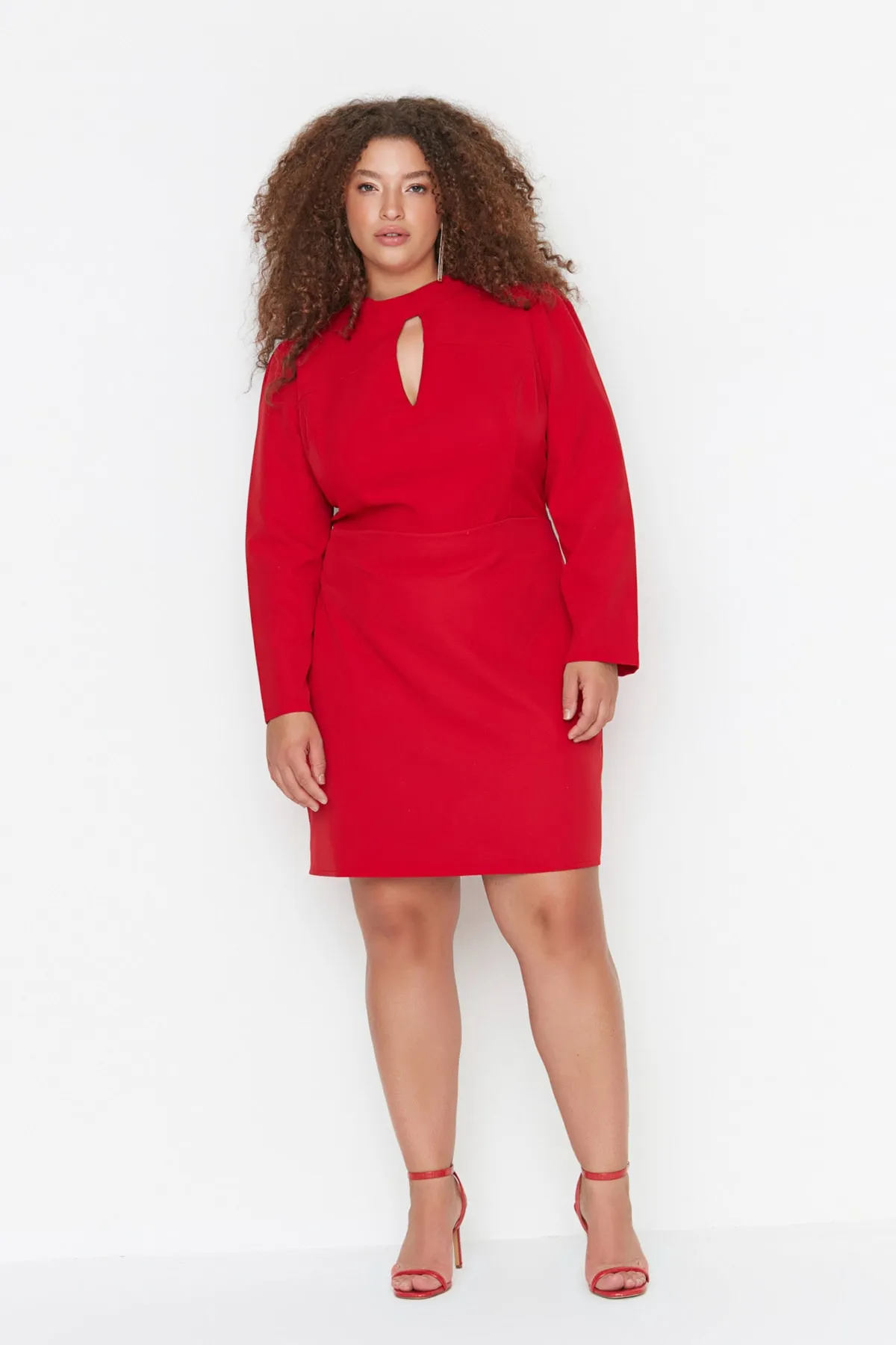 Trendyol Curve  Rotes, gewebtes Kleid mit Kragen und detailliertem Kragen