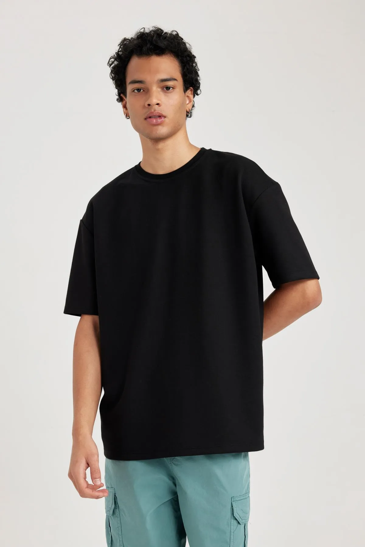 DeFacto  Kurzarm-T-Shirt aus schwerem Stoff mit Rundhalsausschnitt in Oversize-Passform X3926az23au