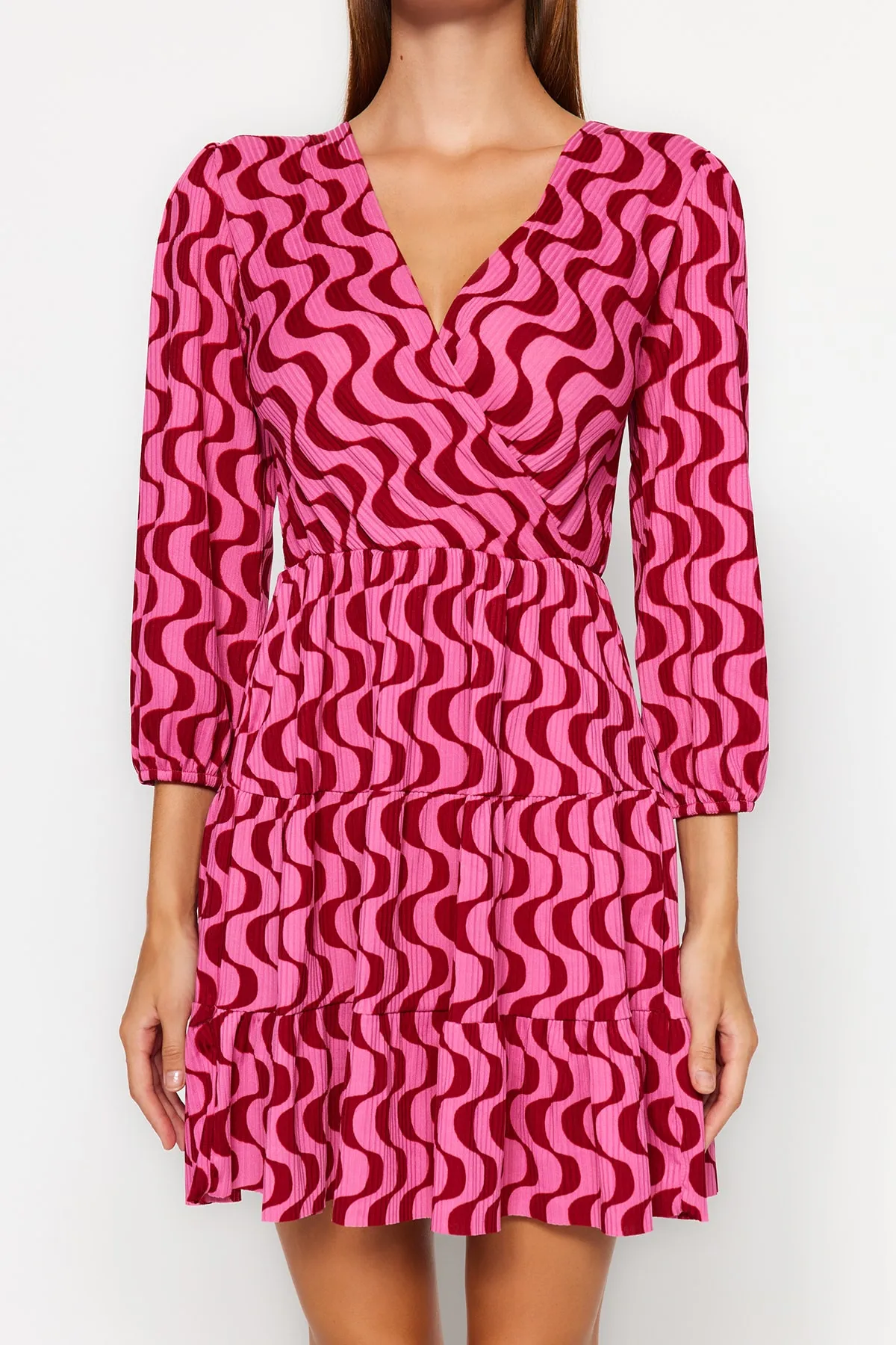 Trendyol Collection  Rotes Retro-bedrucktes Skater-/Zweireiher-Mini-Stretch-Strickkleid mit Ausschnitt TWOAW22EL0104